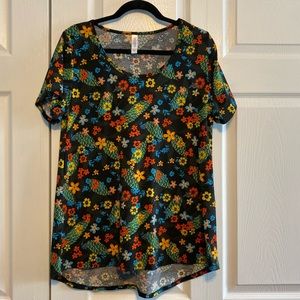 LuLaRoe Classic T large